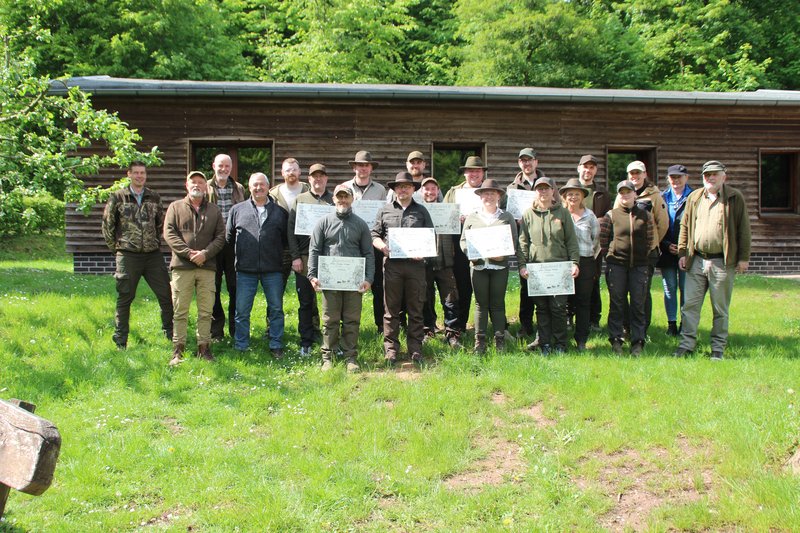 Zweite Reihe von rechts: Tanja Gellner, Sahra-Romina Becker, Oliver Fischer, Johannes Schöning, Moritz Kumlehn, Luca Haase, Niklas Huchthausen, Janis Rekowski, Dirk Reuter, Dominic Schünemann Erste Reihe von rechts: Harald Meyer, Michelle Sadounik, Christine Gottschalk, Melanie Heider, Antonia Müller, Tim Fähnrich, Manuel Pessarra, Markus Kulosa, Peter Penke, Andreas Helms, Rembert Ostermann
